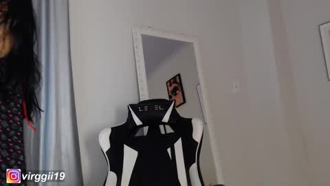 missvirggii online show from November 6, 10:43 pm