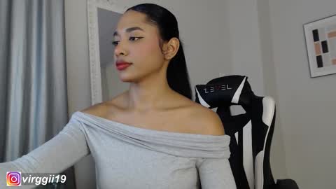 missvirggii online show from December 2, 9:21 pm