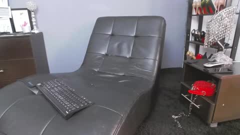 Miss Von Tease online show from February 16, 7:59 am