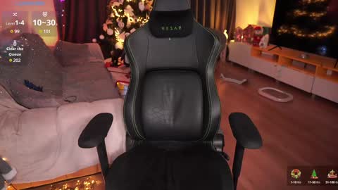 Snapshot of misswiney chatting on December 18, 6:57 pm Winey online show from December 18, 6:57 pm