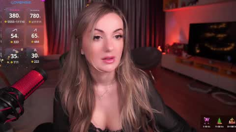 Snapshot of misswiney chatting on January 4, 10:16 am Winey online show from January 4, 10:16 am