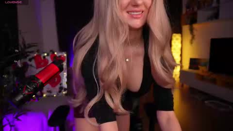 Snapshot of misswiney chatting on February 23, 4:46 pm Winey online show from February 23, 4:46 pm