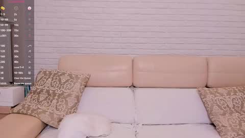 missxcaprice online show from April 21, 2:51 am