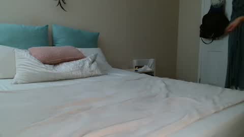 Snapshot of missxmonique chatting on February 26, 8:54 pm Monique  online show from February 26, 8:54 pm