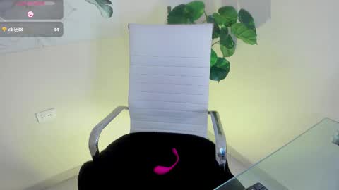 Miss online show from March 8, 2:04 am