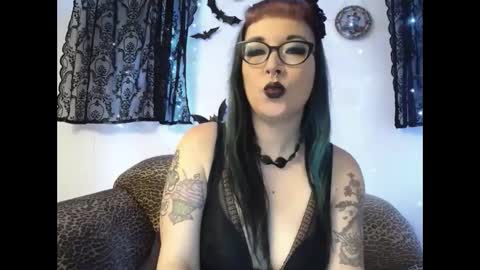 Missy Dee online show from February 26, 3:32 am