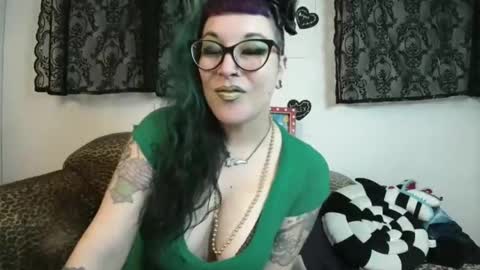 Missy Dee online show from March 18, 5:32 am