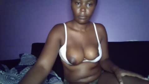 Snapshot of missy_vee chatting on February 18, 1:07 pm missy_vee online show from February 18, 1:07 pm