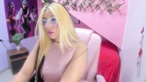 Snapshot of missylove303av chatting on October 23, 3:00 pm missylove303av online show from October 23, 3:00 pm