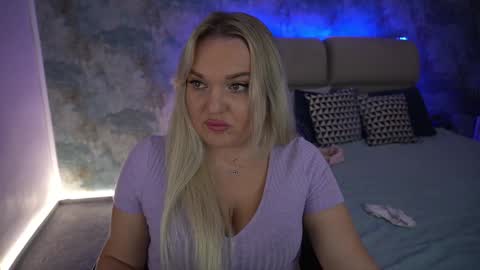  Amely  online show from December 2, 8:19 am