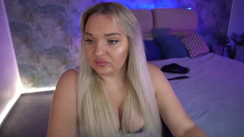  Amely  online show from December 7, 8:44 am