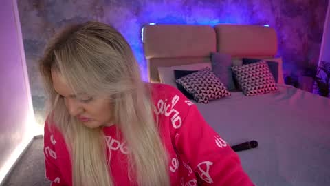  Amely  online show from December 10, 8:19 am