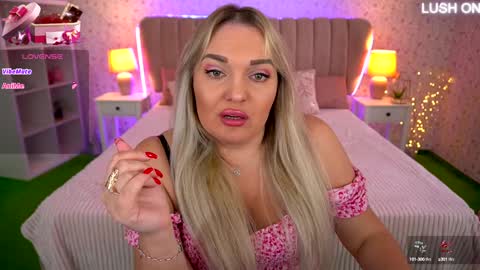  Amely  online show from December 20, 9:32 am