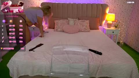  Amely  online show from February 13, 3:35 pm