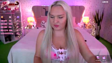  Amely  online show from October 22, 3:12 pm