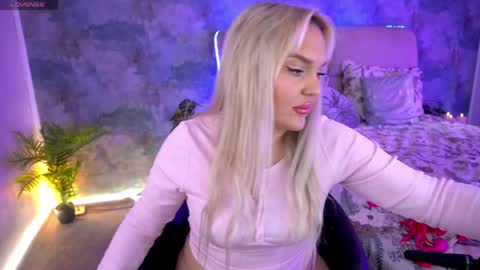 missyymarty online show from April 20, 7:22 am