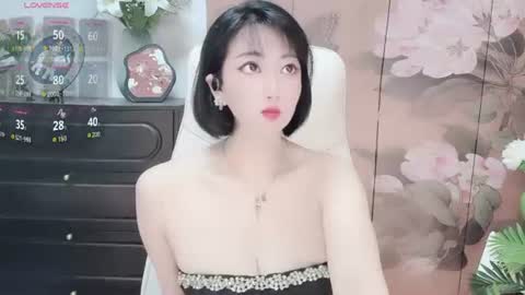 Snapshot of mist_lili chatting on June 15, 1:24 pm Mist Lili online show from June 15, 1:24 pm