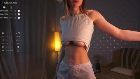 Mia online show from April 28, 7:19 pm