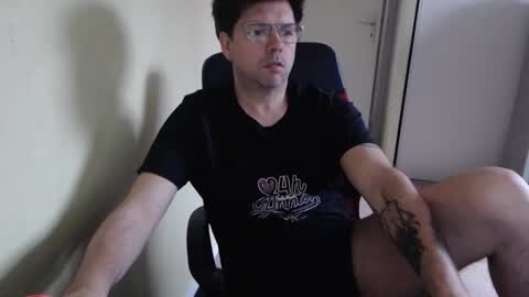 Snapshot of mistercoeur1 chatting on April 18, 7:01 am mistercoeur online show from April 18, 7:01 am