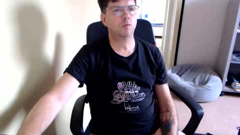 Snapshot of mistercoeur1 chatting on June 9, 3:12 pm mistercoeur online show from June 9, 3:12 pm