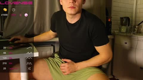 Snapshot of misterjames_ chatting on December 11, 1:49 pm MIsterjames online show from December 11, 1:49 pm