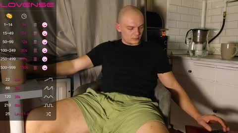 Snapshot of misterjames_ chatting on December 14, 2:45 am MIsterjames online show from December 14, 2:45 am