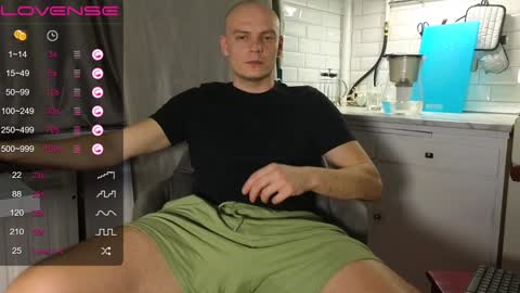 Snapshot of misterjames_ chatting on December 26, 2:33 am MIsterjames online show from December 26, 2:33 am