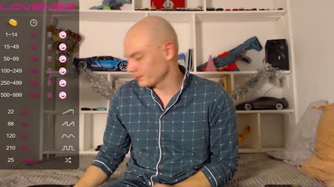 Snapshot of misterjames_ chatting on January 4, 5:05 pm MIsterjames online show from January 4, 5:05 pm