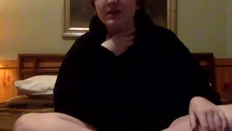 Snapshot of mistress_callie chatting on May 27, 2:08 am Lassie Cassie online show from May 27, 2:08 am