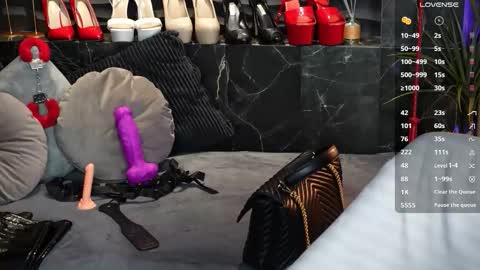 Darsy online show from December 4, 1:53 pm