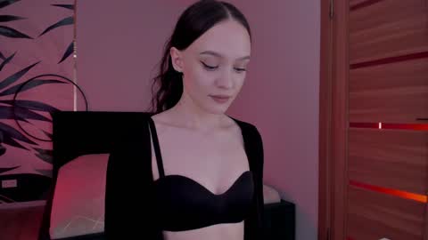 Snapshot of mistress_mialibra chatting on December 4, 1:47 am Mistress Mia online show from December 4, 1:47 am