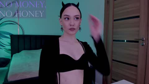 Snapshot of mistress_mialibra chatting on November 5, 8:53 pm Mistress Mia online show from November 5, 8:53 pm