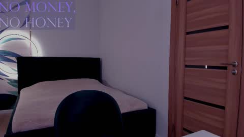 Snapshot of mistress_mialibra chatting on November 7, 4:51 pm Mistress Mia online show from November 7, 4:51 pm