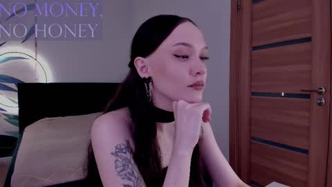 Snapshot of mistress_mialibra chatting on November 17, 8:09 am Mistress Mia online show from November 17, 8:09 am