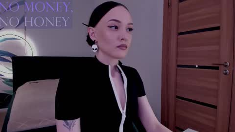 Snapshot of mistress_mialibra chatting on November 21, 3:38 am Mistress Mia online show from November 21, 3:38 am