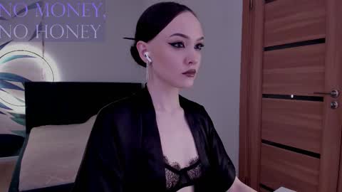 Snapshot of mistress_mialibra chatting on December 2, 2:12 pm Mistress Mia online show from December 2, 2:12 pm
