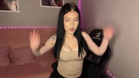 Mia online show from September 21, 6:42 pm