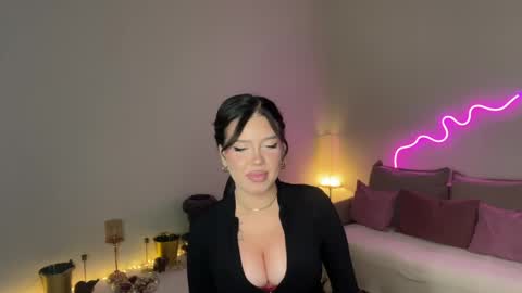 Mia online show from May 16, 8:18 pm