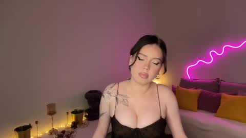 Mia online show from May 25, 7:09 pm