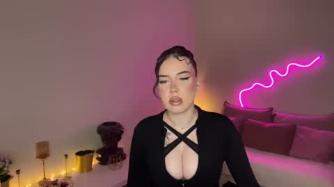 Snapshot of mistress_of_hearts chatting on June 27, 3:17 pm Mia online show from June 27, 3:17 pm