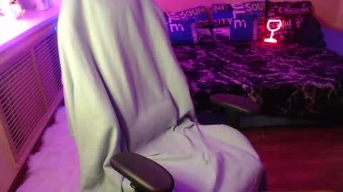 Miss Bailey online show from January 18, 2:33 pm