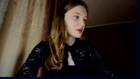 Snapshot of mistresselizy chatting on June 21, 8:22 pm mistresselizy online show from June 21, 8:22 pm