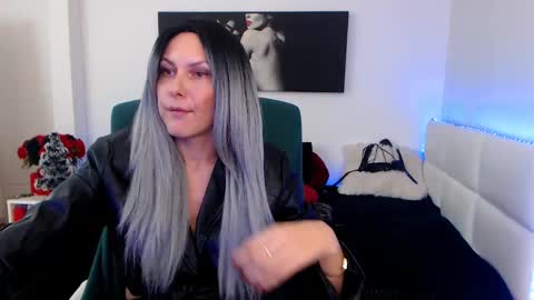 Snapshot of mistressevelyn_ chatting on December 9, 10:54 am MistressEvelyn online show from December 9, 10:54 am