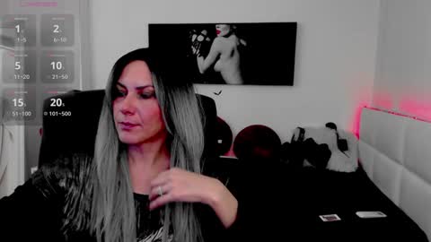 Snapshot of mistressevelyn_ chatting on December 15, 5:56 am MistressEvelyn online show from December 15, 5:56 am