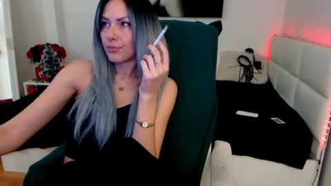 Snapshot of mistressevelyn_ chatting on December 22, 5:56 am MistressEvelyn online show from December 22, 5:56 am