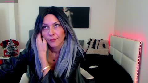 Snapshot of mistressevelyn_ chatting on December 23, 1:03 pm MistressEvelyn online show from December 23, 1:03 pm
