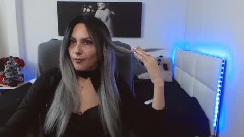 Snapshot of mistressevelyn_ chatting on January 7, 5:43 am MistressEvelyn online show from January 7, 5:43 am
