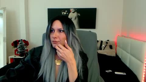 Snapshot of mistressevelyn_ chatting on January 8, 5:05 am MistressEvelyn online show from January 8, 5:05 am
