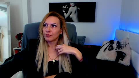 Snapshot of mistressevelyn_ chatting on January 10, 4:22 am MistressEvelyn online show from January 10, 4:22 am