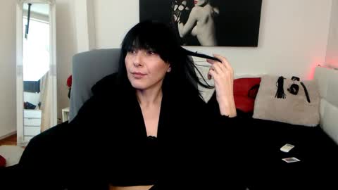 Snapshot of mistressevelyn_ chatting on January 16, 6:56 am MistressEvelyn online show from January 16, 6:56 am